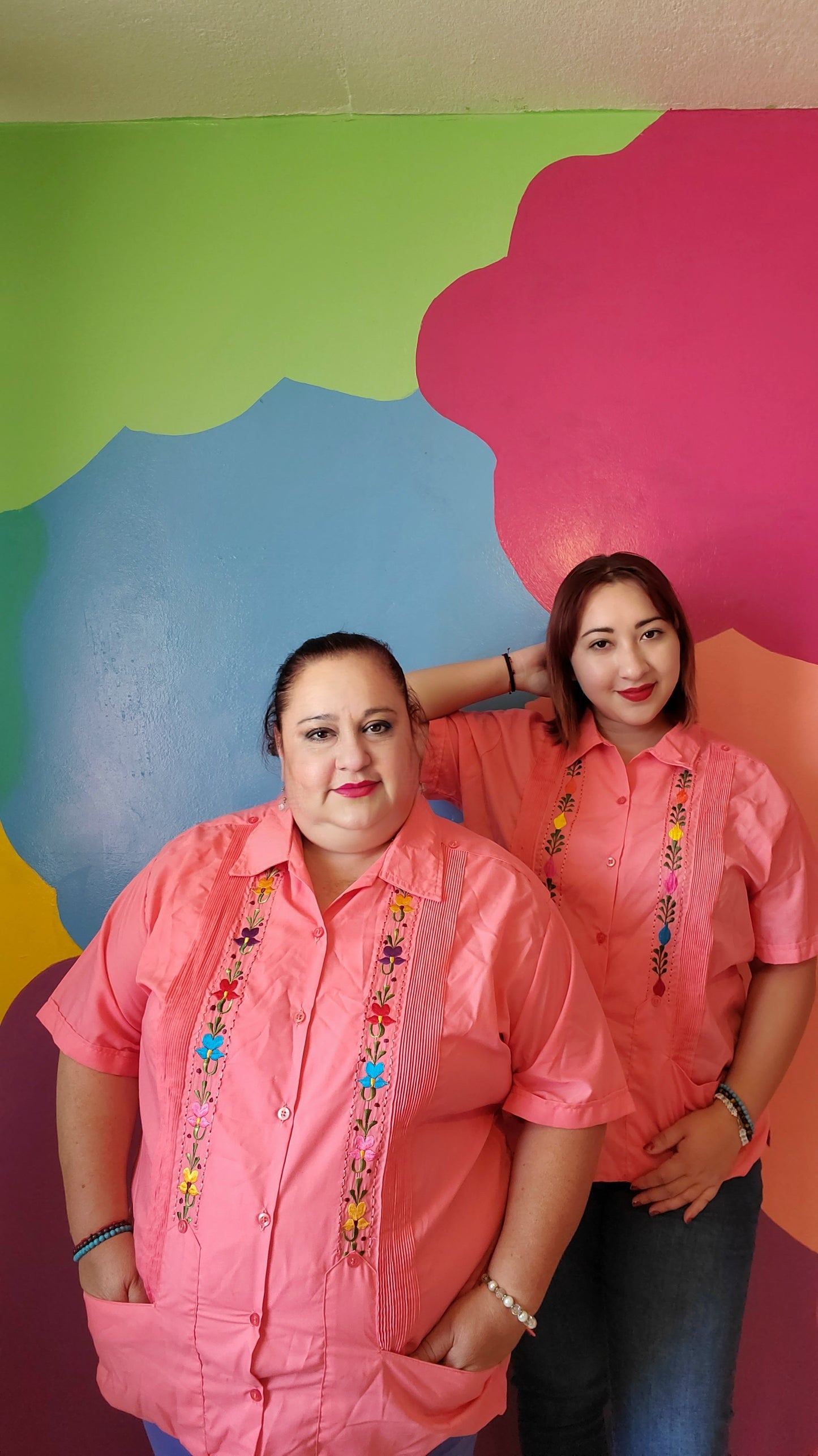 Salmon guayabera