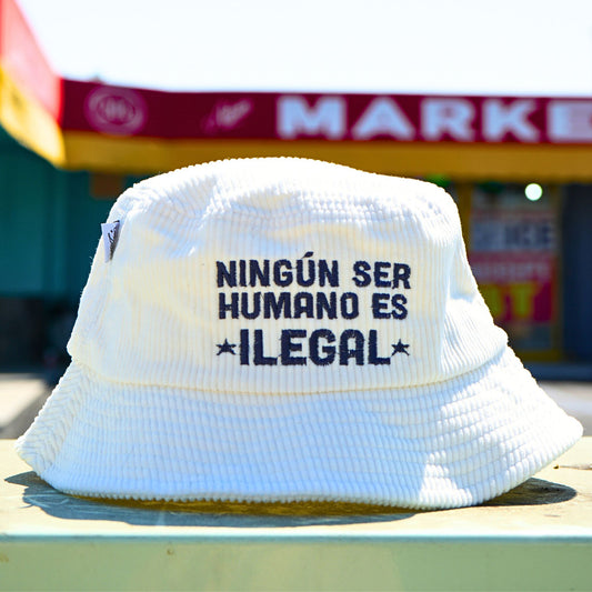 NINGUN SER HUMANO ES ILEGAL Bucket Hat