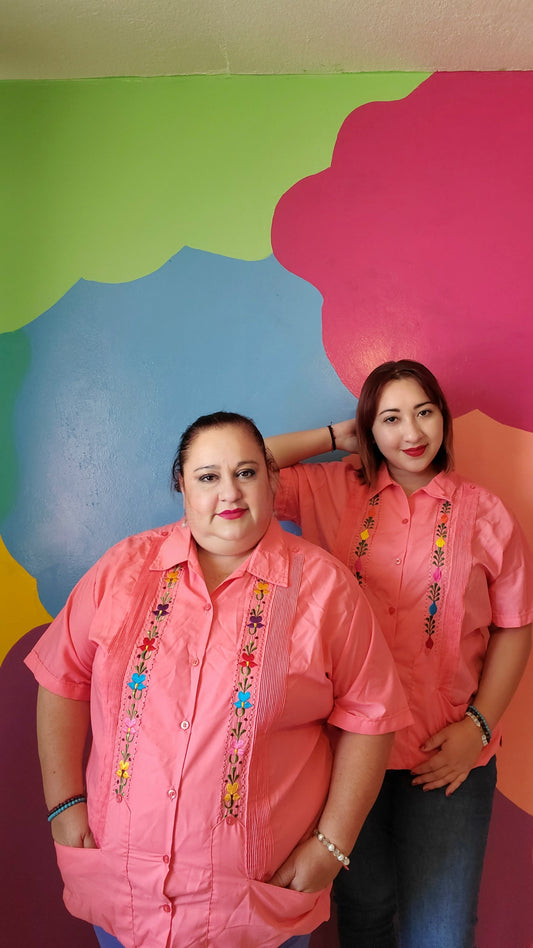 Salmon guayabera